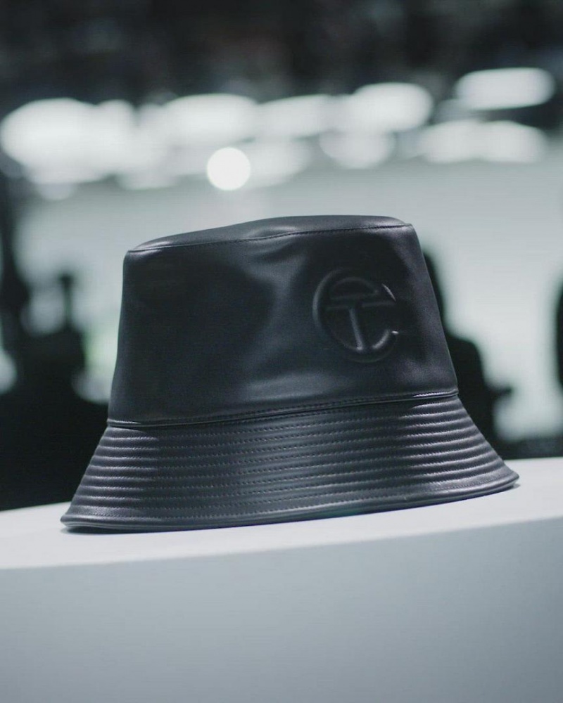 Telfar Bucket Hats Logo T Bucket Hoed Zwart | NLTV3078